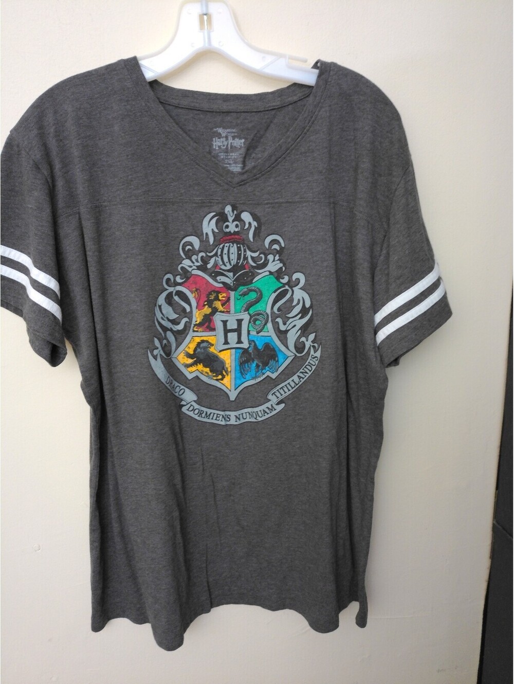 Harry Potter Hogwarts T-Shirt Mens 2XL Gray Crest Graphic Tee Universal Studios